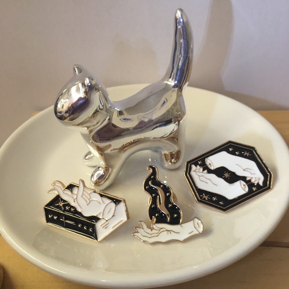 ✨Host Pick ✨ Set of 3 enamel spooky occult pins - Picture 3 of 7